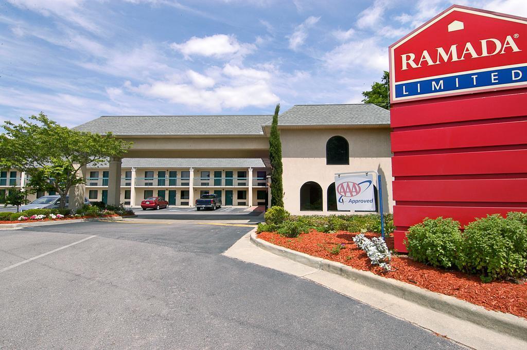 Days Inn By Wyndham Lexington-Columbia Exterior photo