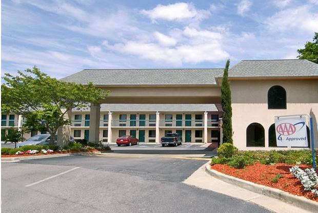 Days Inn By Wyndham Lexington-Columbia Exterior photo